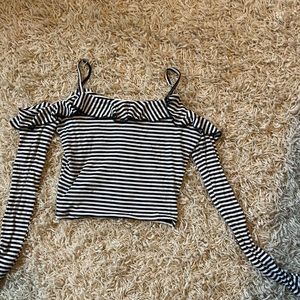 Cold Shoulder Black n White Cropped top